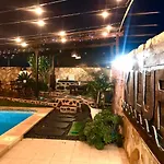 Kalufa Surf House ホステル *