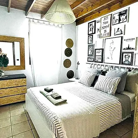 Kalufa Surf House אכסניה *