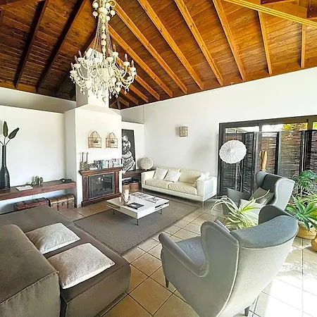 Kalufa Surf House