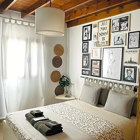 Kalufa Surf House אכסניה *