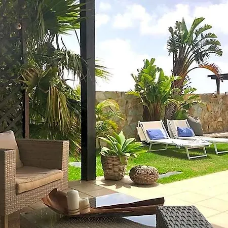 Kalufa Surf House *