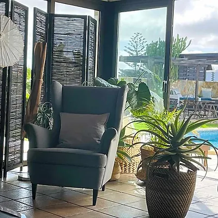 Kalufa Surf House אכסניה *