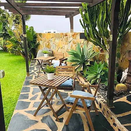 Kalufa Surf House *