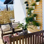 Kalufa Surf House Hostel *