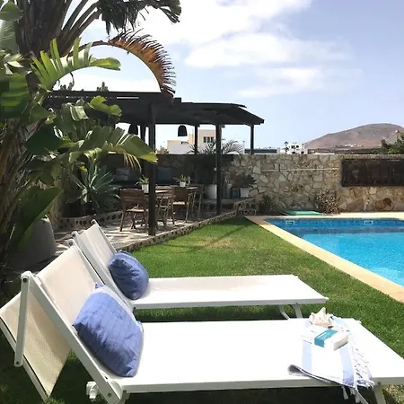 Kalufa Surf House Hostel *