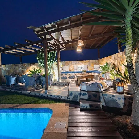 Kalufa Surf House *